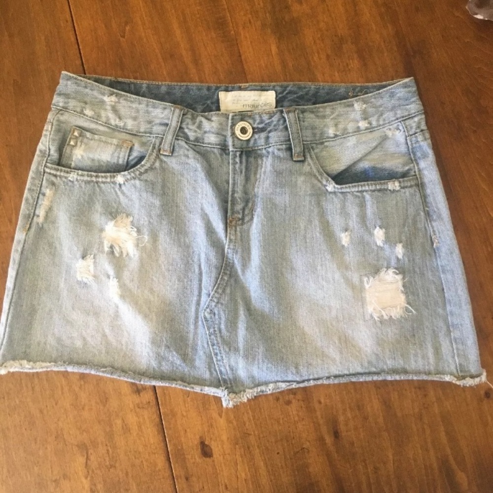 Maurices Distressed Light Denim Skirt Size 7/8